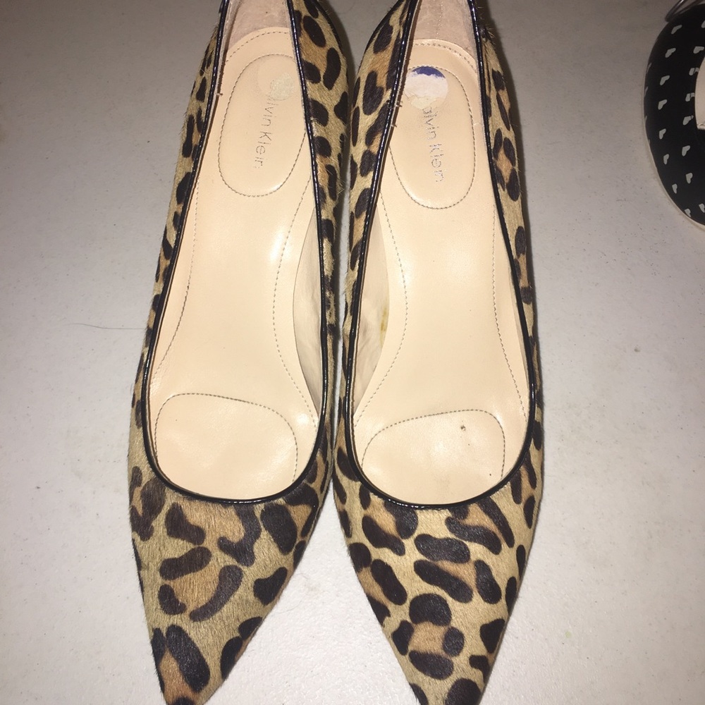 Women’s size 10 medium Calvin Klein Leopard pump